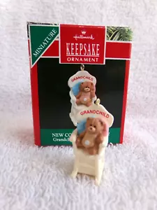 Punze Andenken Ornament Miniatur Neu Gedenk Enkelkinder erste Weihnachten - Bild 1 von 7