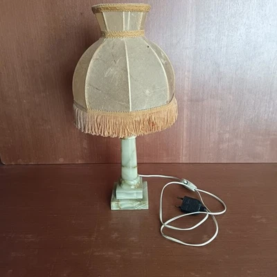 Ancienne Lampe En Onyx Vert Avec Abat-Jour En Peau Et Franges, Vintage - Photo 1/4