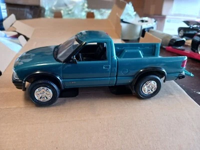 AMT-*ERTL PROMO 1993 CHEVROLET S-10 4X4 TEAL GREEN METALLIC GREAT NEW CONDITIONS - Image 1 of 4