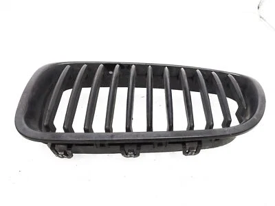 BMW 528I 2011-2013 parrilla delantera superior izquierda conductor - negro mate *tiene lengüeta rota Foto 1 de 4