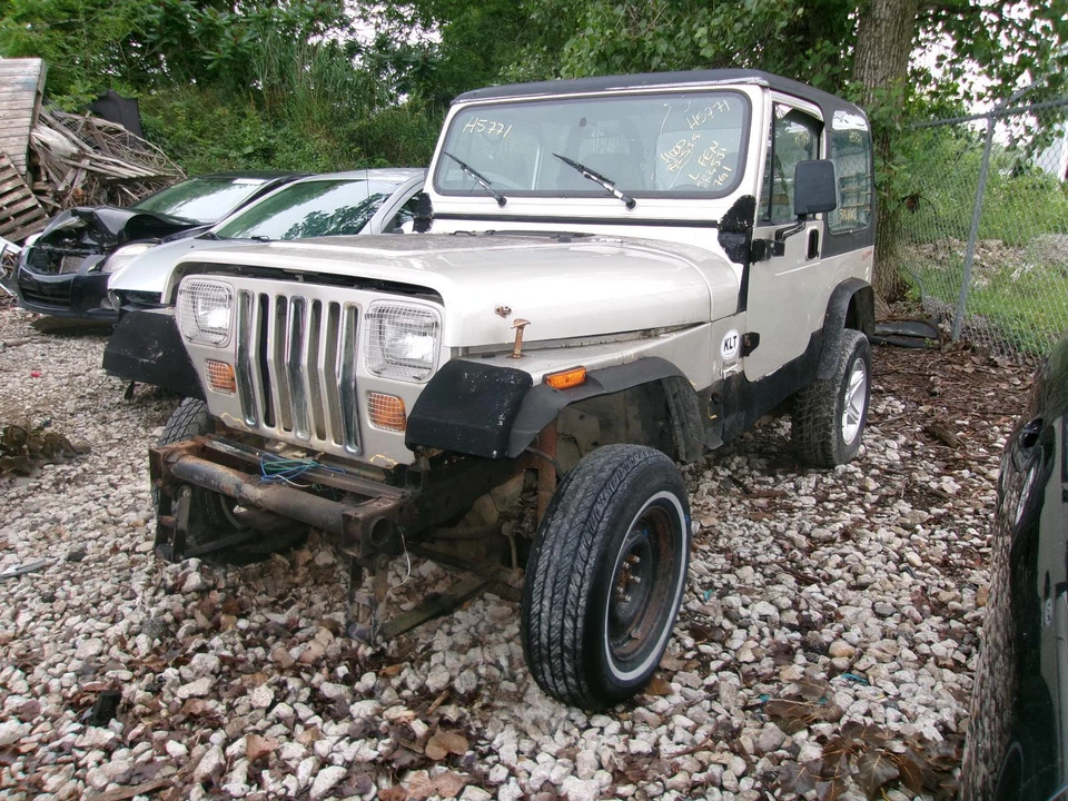Used Front Drive Axle Assembly fits: 1995 Jeep Wrangler w/o ABS 4.11 ratio Front - Image 1 of 4