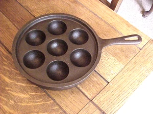 Tortiera danese vintage in ghisa Aebleskiver, senza marchio - Foto 1 di 8