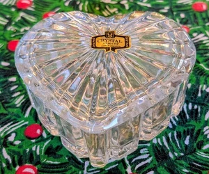 Vintage Zajecar 24 % Bleikristall herzförmige Box mit Deckel & Etikett Made Yugoslavia - Bild 1 von 6