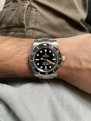 Rolex Submariner 114060LN Pulsera Oyster Sin Fecha con Bisel de Cerámica Negro Foto 1 de 4