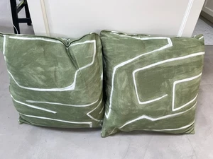 20" KELLY WEARSTLER GRAFFITO GREEN WHITE PILLOW COVER PAIR (2) NEW FERN OLIVE - Picture 1 of 6