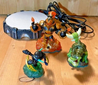 Skylander Swap Force Lot ActiVision USB Portal of Power 3 Swap Force Figures - Image 1 of 4