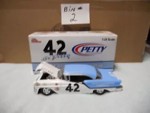 Hardtop 1/24 RC Authentics #42 Lee Petty 1957 Olds #175 di 630 - Foto 1 di 4