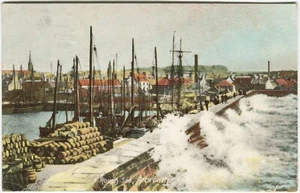 DER HAFEN, RAUE SEE, ARBROATH - Angus Postkarte - Bild 1 von 2