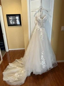 Morilee by Madeline Gardner wedding dress plus Eddy K bridal veil. - Picture 1 of 5