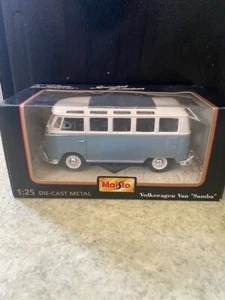MAISTO VOLKSWAGEN VAN SAMBA GRAY & WHITE 1:25 DIE CAST - Picture 1 of 5