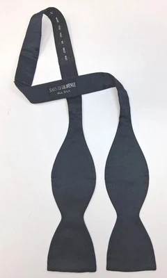 Pajarita Saks Fifth Avenue negra formal seda lujo elegante sensación satinada Foto 1 de 3