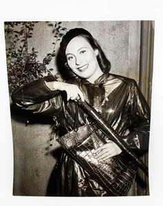 1941 ORIGINAL HOLLYWOOD MICHELLE MORGAN STUDIO PRODUCTION PHOTO 6 - Picture 1 of 2