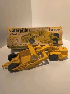 Vintage Caterpillar Toy Revell Miniature Tractor And Scraper 1950s Made In... - Foto 1 di 15