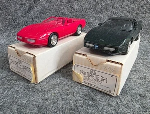 Ertl 1/25 Scale 1990 Corvette Convertible Bright Red & ZR-1 Polo Green Set - Picture 1 of 7