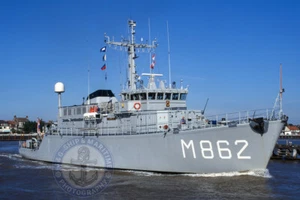 Dutch Navy Alkmaar Class Mine Hunter HNLMS ZIERIKZEE (M862) - 6x4 (10X15) Photo - Picture 1 of 1