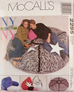 McCALLs 2295 PILLOWs NY NY Jr Teen Chair Floor for 2 Back Rest Cube UNCUT Sew - Picture 1 of 8