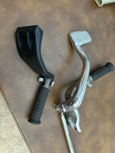 Harley Dyna 91-17 mid controls oem foot pegs and mounting brackets - Picture 1 of 3
