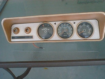 Moldura AMC 1970 Hornet Gremlin calibre 3 painel com V8 Tach fábrica MUITO RARA - Imagem 1 de 4