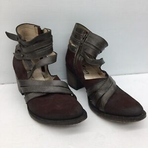 Freebird By Steven Grind Red Gray Leather Strappy Sandals Boots Womens 7 AS IS
