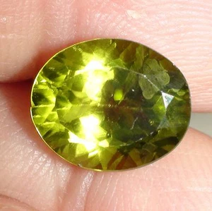 Gran gema suelta peridoto verde AAA natural de 3,95 quilates. Sin precio base. - Imagen 1 de 7