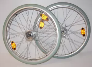 Räder Rädersatz Rollstuhl Pflegerollstuhl Invacare - Bild 1 von 2