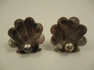 Vintage 1960s Luxenberg Signed Wrought Sterling Earrings Screwback Shell Deco - Picture 1 of 4