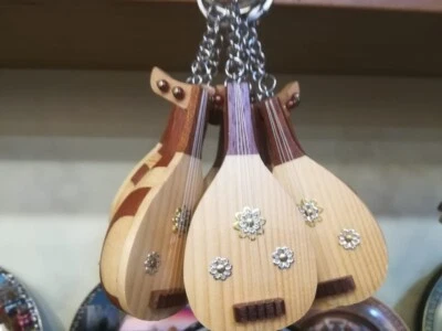Llavero recuerdo árabe Oud guitarra madera regalo llavero ميدالية مفاتيح خشبية Foto 1 de 4