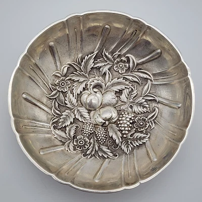 Frutero vintage de plata esterlina S. Kirk & Son repousse alto relieve - 5,7" Foto 1 de 4