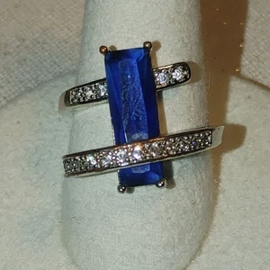 Anillo Talla 9 Art Deco Azul Rectangular Piedras Preciosas Cristal Transparente Acentos Tono Plata - Imagen 1 de 13