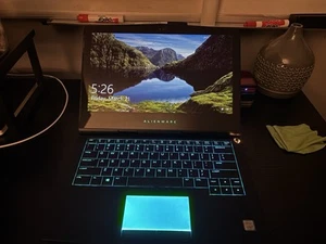 Alienware 13r3 laptop - Picture 1 of 3