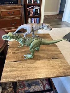 Set di 2 Jurassic World 2017 Legacy Collection Chompin T Rex Bull Verde/Marrone 19" - Foto 1 di 11