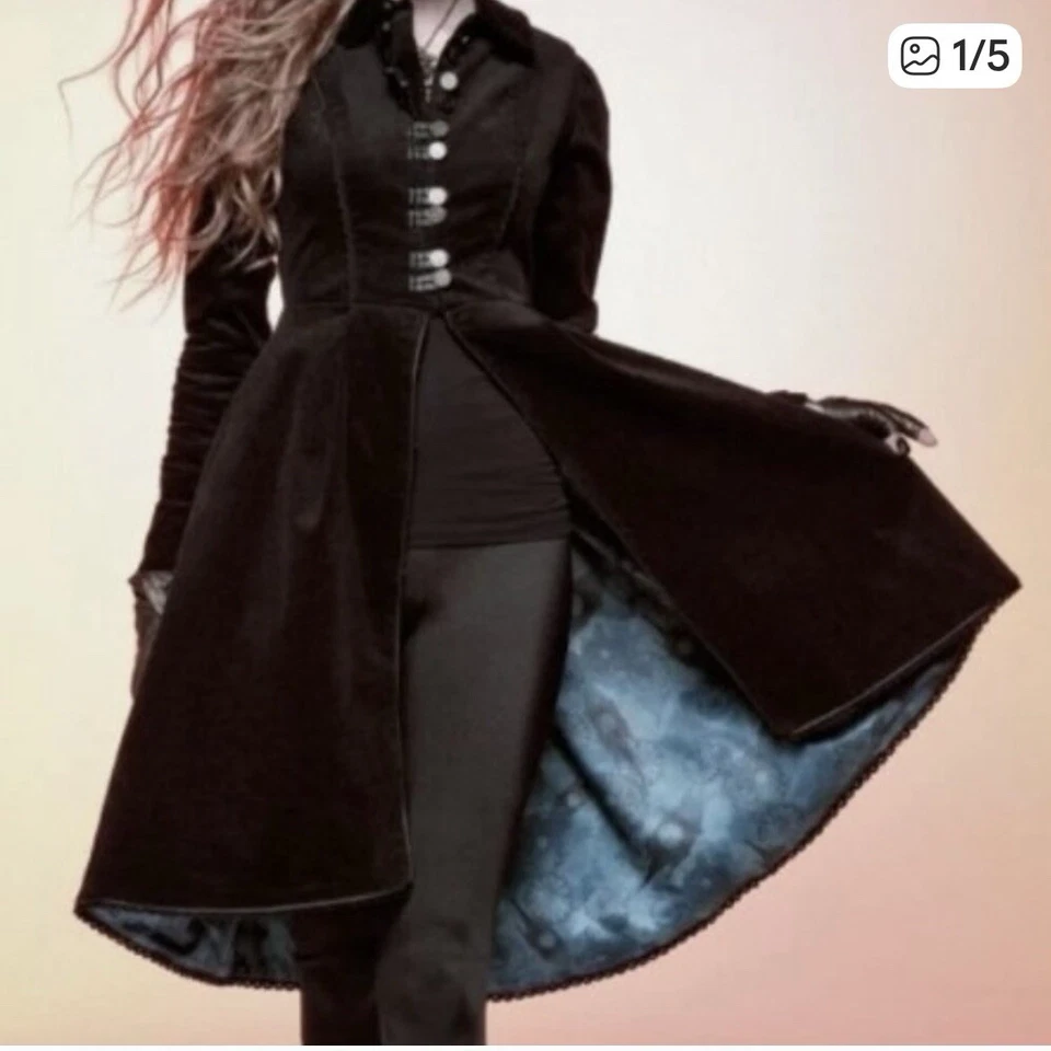 Abrigo/Chaqueta Negra Colección Exclusiva Disney Cenicienta Torrida - Talla M Usado Foto 1 de 4