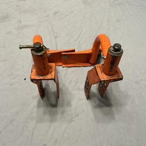 ARIENS 6HP 21” WALK BEHIND LAWN MOWER SWIVEL WHEEL BRACKETS 01169400 FOR 911080 - Picture 1 of 9