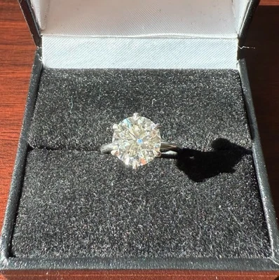 Anillo de compromiso de diamantes cultivados en laboratorio de 4,02 quilates - redondo, ideal, VVS2, G - platino Foto 1 de 4