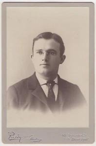 RETRATO DE CABALLERO IDENTIFICADO: BOSTON, MASSACHUSETTS: TARJETA DE GABINETE 1896 - Imagen 1 de 4