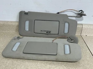 07-17 Chevy Traverse Acadia lado conductor y pasajero parasoles gris OEM - Imagen 1 de 4