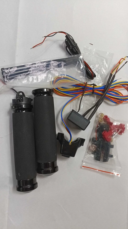 Custom Contour Heated Grips for Indian Scout - Black Anodized IN-S-CC-86-A-H Foto 1 de 2