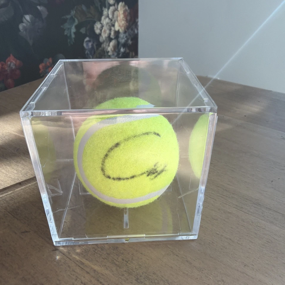 Pelota de Tenis Carlos Alcaraz Auténtica Firmada Autografiada con Certificado de Autenticidad Foto 1 de 4