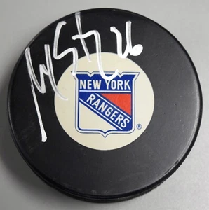 Martin St. Louis Signed New York Rangers Logo Official Hockey Puck - Picture 1 of 2