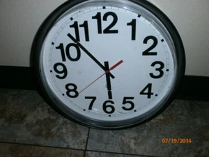 (uno muy caro) reloj de pared a pilas 12 pulgadas TALLER GRANERO GARAJE - Imagen 1 de 3