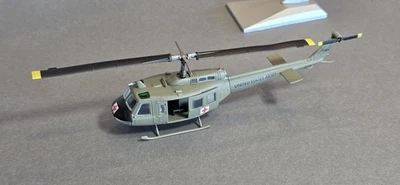 Bless крылья 1/72 UH-1H ирокезов "Huey" вертолет "57-й медицинский Вьетнам 1967 - Изображение 1 из 2