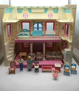 Vintage Fisher Price Loving Family Dream Dolls House mit Mödel & Familie - Bild 1 von 24