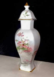 Vaso Porcellana Limonge Bianco Con Decorazioni - Foto 1 di 2