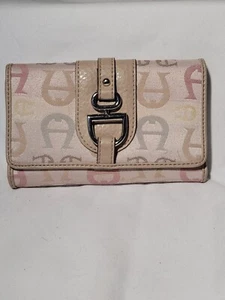 Etienne Aigner hellbraune charakteristische dreifach faltbare Damen-Geldbörse 3361 6" x 4" - Bild 1 von 21