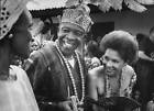 Dancer Katherine Dunham talking with a Nigerian chief 1962 OLD PHOTO