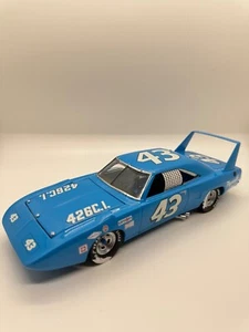 1/24 Franklin Mint 1970 Superbird #43 Richard Petty W/ signed certificate - Picture 1 of 6