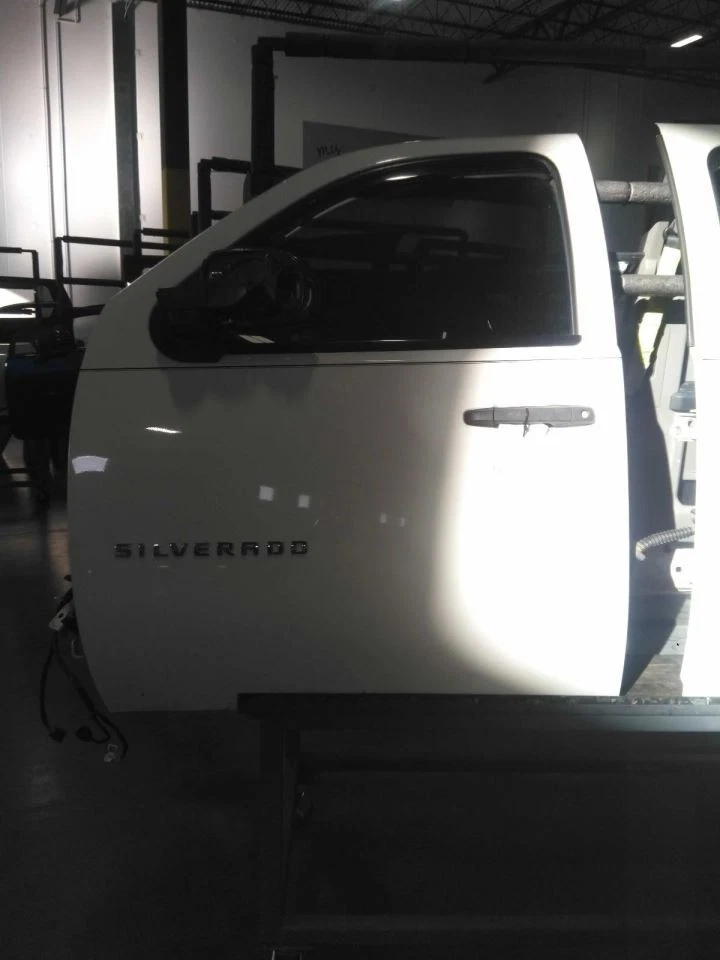 Puerta delantera del conductor para camioneta Sierra 2500 11-14 595497 Foto 1 de 4