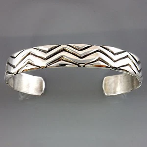 Brazalete en zigzag de plata de ley único firmado - Imagen 1 de 2
