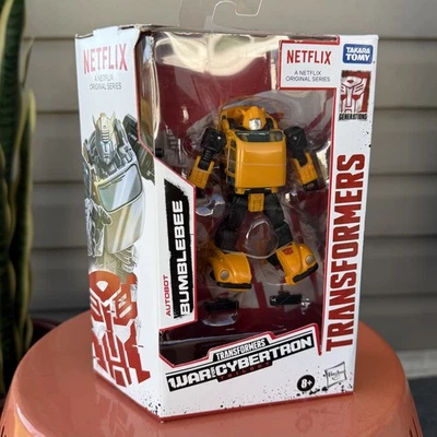 Hasbro Takara Tomy Transformers War For Cybertron  Deluxe Netflix Bumblebee - Image 1 of 4