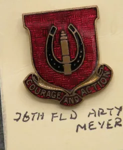 Original: Prewar/WW2 26TH Field Artillery DI / DUI / crest SB, Meyer - Foto 1 di 2